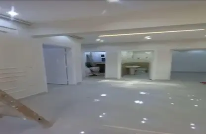 Apartment - 2 Bedrooms - 1 Bathroom for sale in Al Hassani St. - Mohandessin - Giza