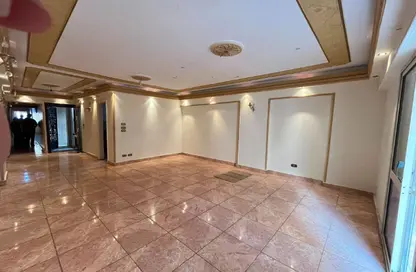 Apartment - 3 Bedrooms - 2 Bathrooms for rent in Camp Chezar - Hay Wasat - Alexandria