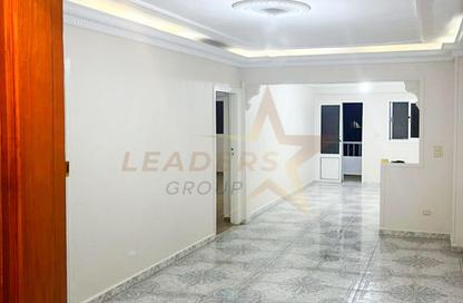 Apartment - 2 Bedrooms - 1 Bathroom for sale in Khalil Hamada St. - Miami - Hay Awal El Montazah - Alexandria