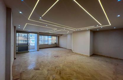 شقة - 3 غرف نوم - 3 حمامات للبيع في شارع عبد المنعم رياض - المهندسين - الجيزة
