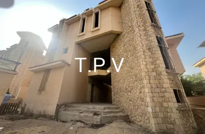 فيلا - 5 غرف نوم - 3 حمامات للبيع في ريفير وواك - المستثمرين الشمالية - مدينة القاهرة الجديدة - القاهرة