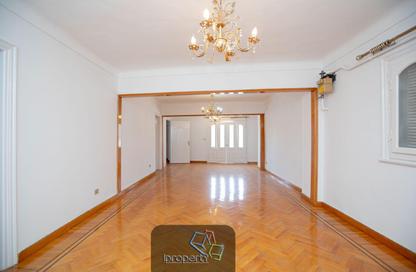 Apartment - 3 Bedrooms - 1 Bathroom for rent in Abd Al Hameed El Deeb St. - Tharwat - Hay Sharq - Alexandria