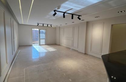 Apartment - 3 - 2 for sale in Al Khamayel city - Sheikh Zayed Compounds - Sheikh Zayed City - Giza