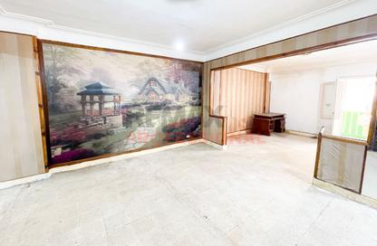 Apartment - 5 Bedrooms - 2 Bathrooms for sale in Khalil Hamada St. - Miami - Hay Awal El Montazah - Alexandria