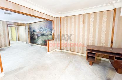 Apartment - 5 Bedrooms - 2 Bathrooms for sale in Khalil Hamada St. - Miami - Hay Awal El Montazah - Alexandria