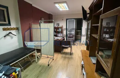 عيادة - 2 غرف نوم - 1 حمام للبيع في شارع التحرير - الدقي - الجيزة