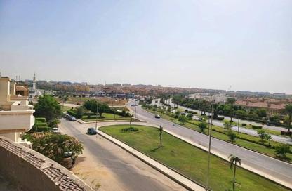 Apartment - 3 Bedrooms - 3 Bathrooms for sale in Area B - Ganoob El Acadimia - New Cairo City - Cairo