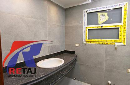 Apartment - 3 Bedrooms - 2 Bathrooms for sale in Mohammed Al Maqref St. - 6th Zone - Nasr City - Cairo