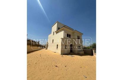 Villa - 3 Bedrooms - 4 Bathrooms for sale in Celesta Hills - Uptown Cairo - Mokattam - Cairo