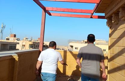 نصف طابق - 4 غرف نوم - 3 حمامات للبيع في البوابة الثالثة القديمة - خفرع - حدائق الاهرام - الجيزة