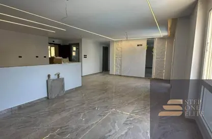 شقة - 2 غرف نوم - 2 حمامات للبيع في كمبوند البروج - كمبوندات الشروق - مدينة الشروق - القاهرة