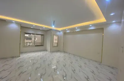 شقة - 3 غرف نوم - 3 حمامات للايجار في شارع مصدق - الدقي - الجيزة