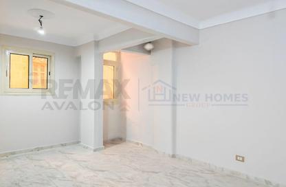 Apartment - 3 Bedrooms - 1 Bathroom for sale in Raml Station - Hay Wasat - Alexandria