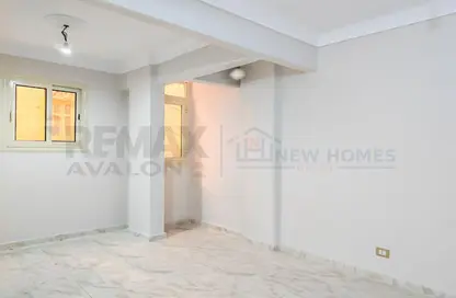 Apartment - 3 Bedrooms - 1 Bathroom for sale in Raml Station - Hay Wasat - Alexandria