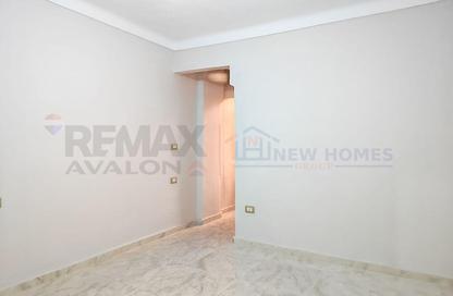 Apartment - 3 Bedrooms - 1 Bathroom for sale in Raml Station - Hay Wasat - Alexandria