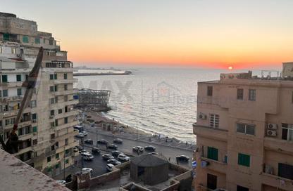 شقة - 3 غرف نوم - 2 حمامات للبيع في الشاطبي - حي وسط - الاسكندرية