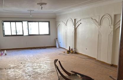Apartment - 4 Bedrooms - 3 Bathrooms for sale in Moez Al Dawla St. - 6th Zone - Nasr City - Cairo