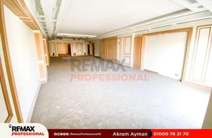 Apartment - 5 Bedrooms - 3 Bathrooms for sale in Abdel Salam Aref St. - Glim - Hay Sharq - Alexandria