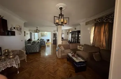 شقة - 3 غرف نوم - 2 حمامات للبيع في شارع عبد العزيز طلعت - المنطقة السادسة - مدينة نصر - القاهرة