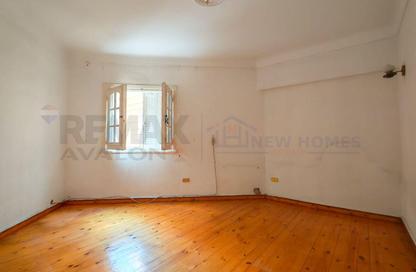 Apartment - 3 Bedrooms - 1 Bathroom for sale in Zezenia - Hay Sharq - Alexandria