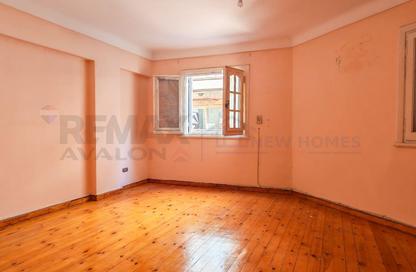 Apartment - 3 Bedrooms - 1 Bathroom for sale in Zezenia - Hay Sharq - Alexandria