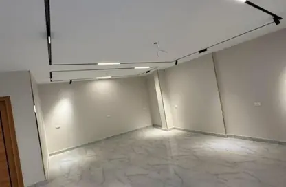 شقة - 3 غرف نوم - 3 حمامات للبيع في شارع الحكمة - الشيخ زايد - الجيزة