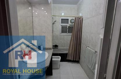 Apartment - 2 Bedrooms - 1 Bathroom for sale in Isola Sheraton - El Saaqah St. - Sheraton Al Matar - El Nozha - Cairo