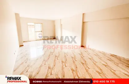 Apartment - 3 Bedrooms - 1 Bathroom for sale in Mostafa Kamel St. - Abu Qir - Hay Than El Montazah - Alexandria