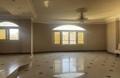 Apartment - 4 Bedrooms - 4 Bathrooms for sale in El Laselky - New Maadi - Hay El Maadi - Cairo
