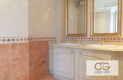 Apartment - 3 Bedrooms - 3 Bathrooms for sale in Al Gabalaya St. - Zamalek - Cairo