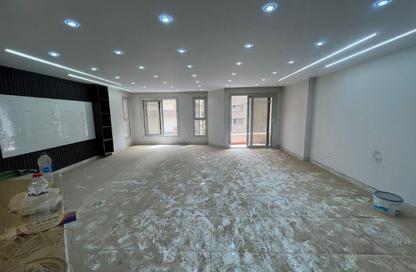 شقة - 4 غرف نوم - 3 حمامات للبيع في شارع لبنان - المهندسين - الجيزة
