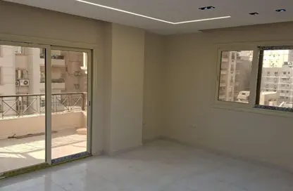 شقة - 3 غرف نوم - 3 حمامات للايجار في شارع تحسين فرغلي - المنطقة الأولى - مدينة نصر - القاهرة