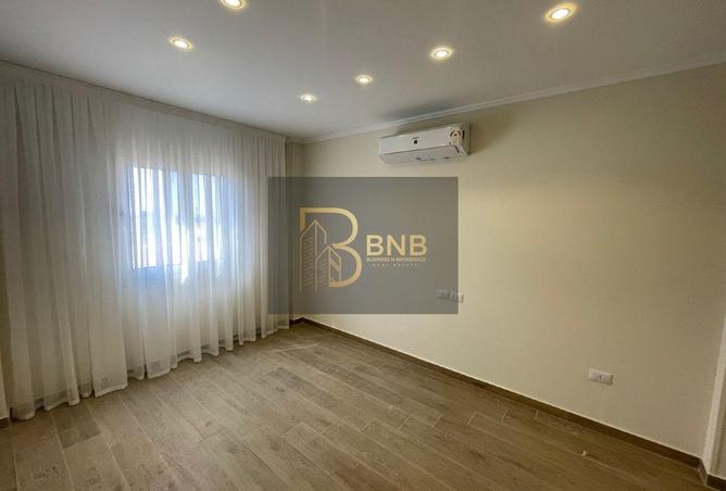 74044023 - Property Image 3