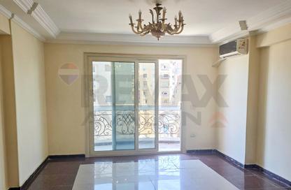 شقة - 2 غرف نوم - 2 حمامات للايجار في شارع بورسعيد - سبورتنج - حي شرق - الاسكندرية