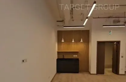 مساحات مكتبية - 5 غرف نوم - 5 حمامات للايجار في ديستريكت 5 - كمبوندات التجمع الخامس - التجمع الخامس - مدينة القاهرة الجديدة - القاهرة