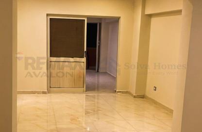 Apartment - 3 Bedrooms - 1 Bathroom for rent in Ademon Fremon St. - Smouha - Hay Sharq - Alexandria
