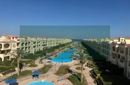 Chalet - 2 Bedrooms - 2 Bathrooms for sale in Lasirena Palm Beach - Al Ain Al Sokhna - Suez