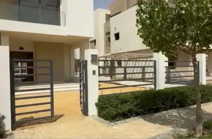 فيلا - 5 غرف نوم - 4 حمامات للبيع في ساحة الفيلا - فيفث سكوير - التجمع الخامس - مدينة القاهرة الجديدة - القاهرة