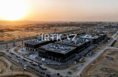 محل تجاري - استوديو - 1 حمام للبيع في جولدن جيت - شارع التسعين الجنوبي - التجمع الخامس - مدينة القاهرة الجديدة - القاهرة