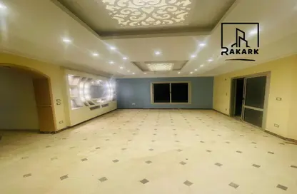 Office Space - 3 Bedrooms - 1 Bathroom for rent in Gesr Al Suez St. - Roxy - Heliopolis - Masr El Gedida - Cairo