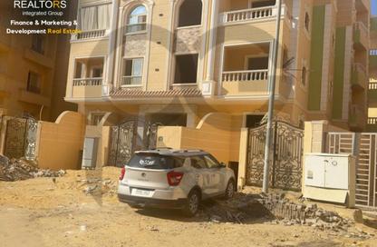 Duplex - 5 Bedrooms - 1 Bathroom for sale in Lumin Heights - Sheikh Zayed Compounds - Sheikh Zayed City - Giza