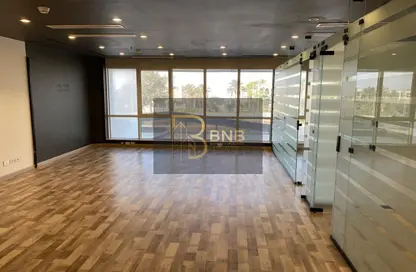 مساحات مكتبية - 4 غرف نوم - 2 حمامات للايجار في شارع التسعين الشمالي - التجمع الخامس - مدينة القاهرة الجديدة - القاهرة