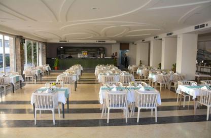 Chalet - 2 Bedrooms - 2 Bathrooms for sale in Hurghada Resorts - Hurghada - Red Sea