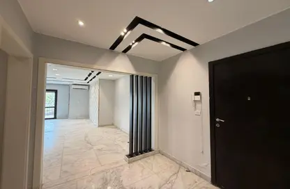 شقة - 3 غرف نوم - 3 حمامات للايجار في ذا كورت ياردز - كمبوندات الشيخ زايد - الشيخ زايد - الجيزة