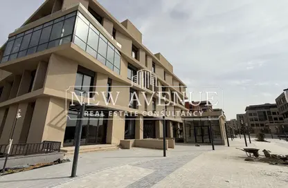 Office Space - 6 Bedrooms - 2 Bathrooms for sale in District 5 - 5th Settlement Compounds - The 5th Settlement - New Cairo City - Cairo