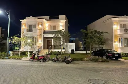 فيلا - 4 غرف نوم - 4 حمامات للبيع في هضبة - طريق الفيوم الصحراوى - مدينة 6 أكتوبر - الجيزة