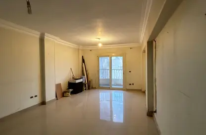 شقة - 2 غرف نوم - 1 حمام للايجار في الشارع التجارى - زهراء المعادي - حي المعادي - القاهرة