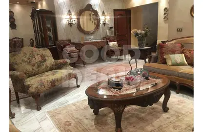 شقة - 5 غرف نوم - 3 حمامات للبيع في شارع احمد تيسير - ارض الجولف - مصر الجديدة - القاهرة