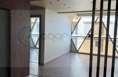 مساحات مكتبية - استوديو - 2 حمامات للايجار في كايرو بزنس بلازا - شارع التسعين الشمالي - التجمع الخامس - مدينة القاهرة الجديدة - القاهرة