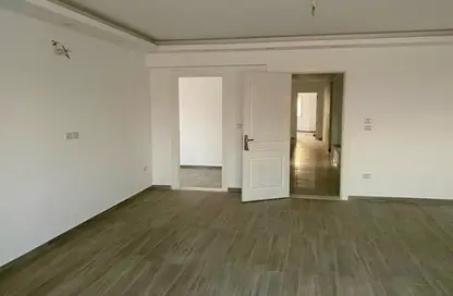 Apartment - 3 Bedrooms - 2 Bathrooms for rent in Village West - Sheikh Zayed Compounds - Sheikh Zayed City - Giza